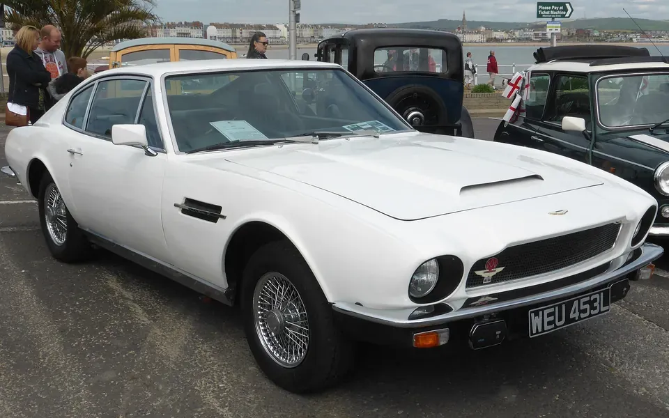 Aston Martin Vantage, modèle de la gamme Aston Martin