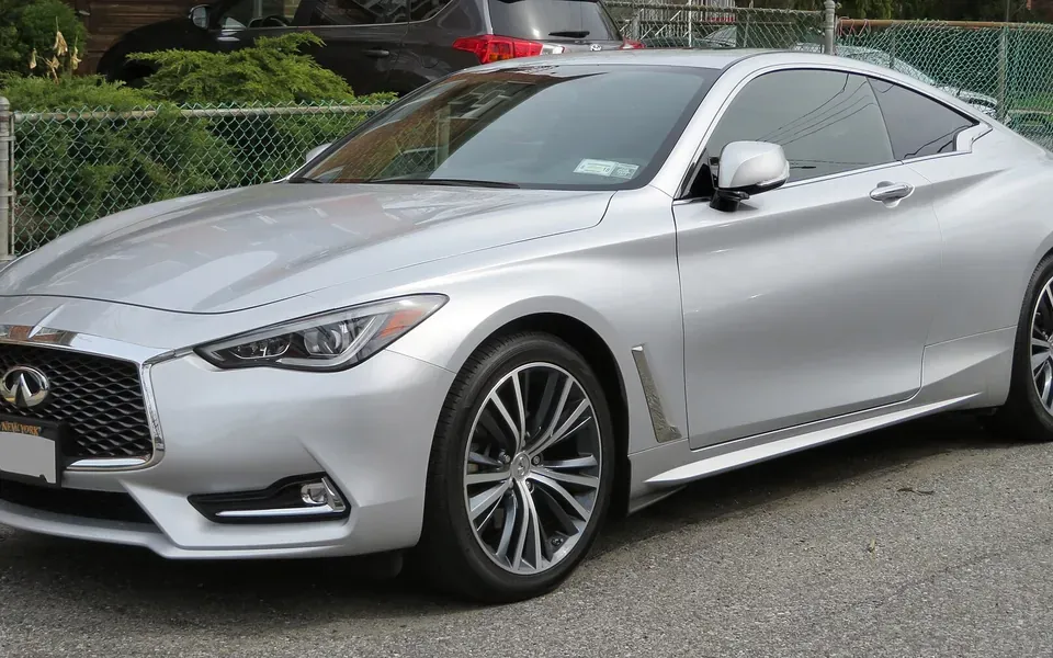 Infiniti Q60, photographie du modèle